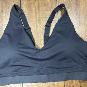 Fabletics All Day Every Day Low Impact Bra | 4X | Black